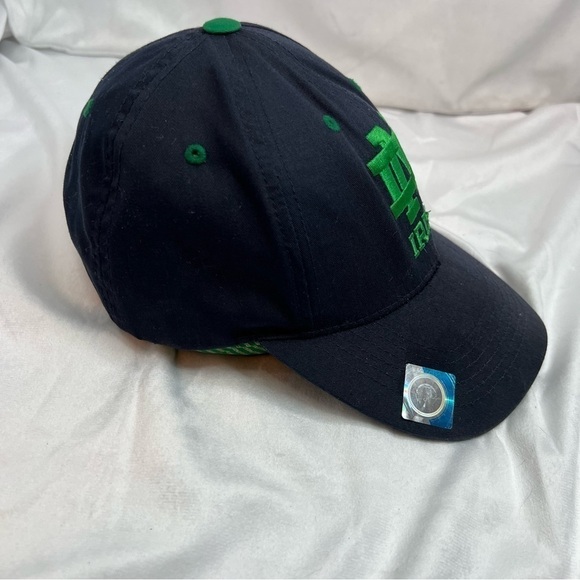 TOP OF THE WORLD NOTRE DAME FIGHTING IRISH MENS NAVY BLUE PHENOM FLEX CAP - Picture 3 of 9